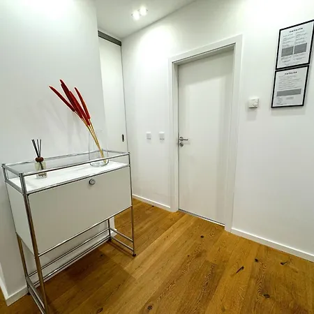 Apartment Ma - Urban Center - Private Parking 2-4p *